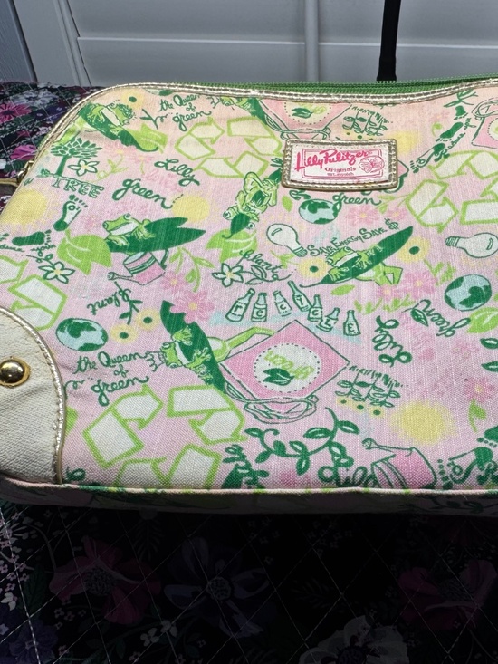 Lilly Pulitzer Handbags - Lilly Pulitzer Large Cosmetic Beg- matches the tote!